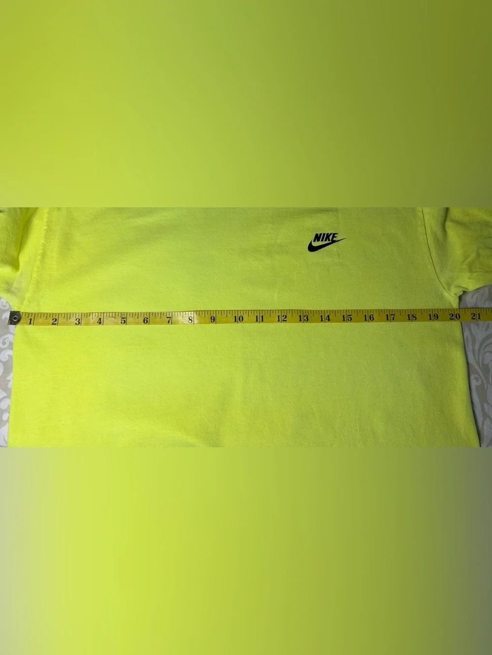 Nike Men’s Neon Yellow Logo Tee size M